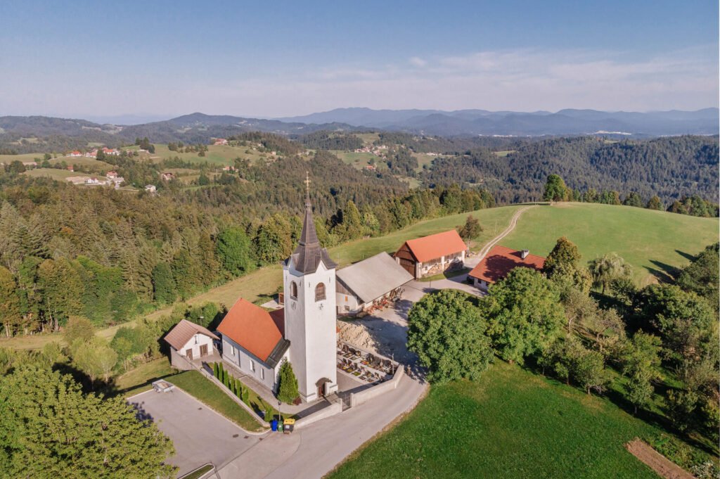 2_Cerkev_sv_Katarine_Aleksandrijske_Medvedje_Brdo-