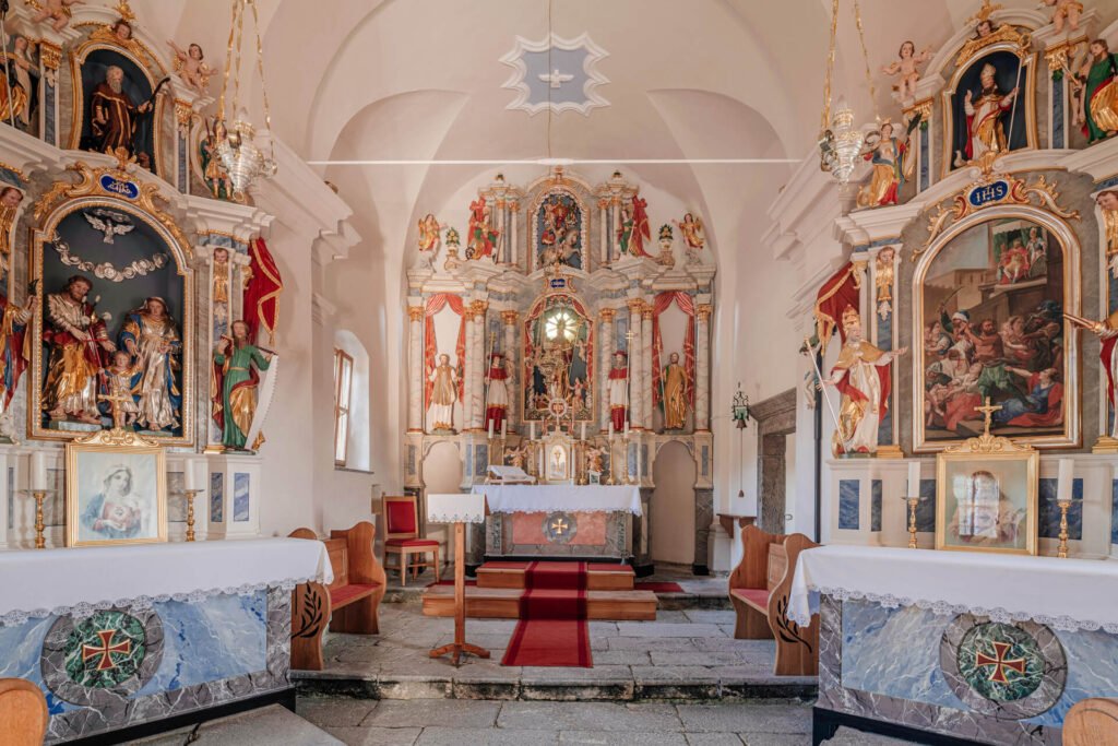 8_Cerkev_sv_Nikolaja_Hlevni_vrh_A1070787